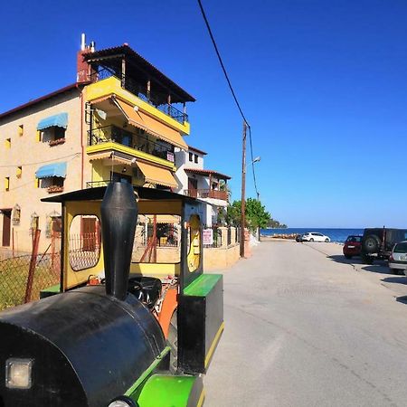 Comfortable Apartment Near The Central Beach Неа-Скиони Экстерьер фото