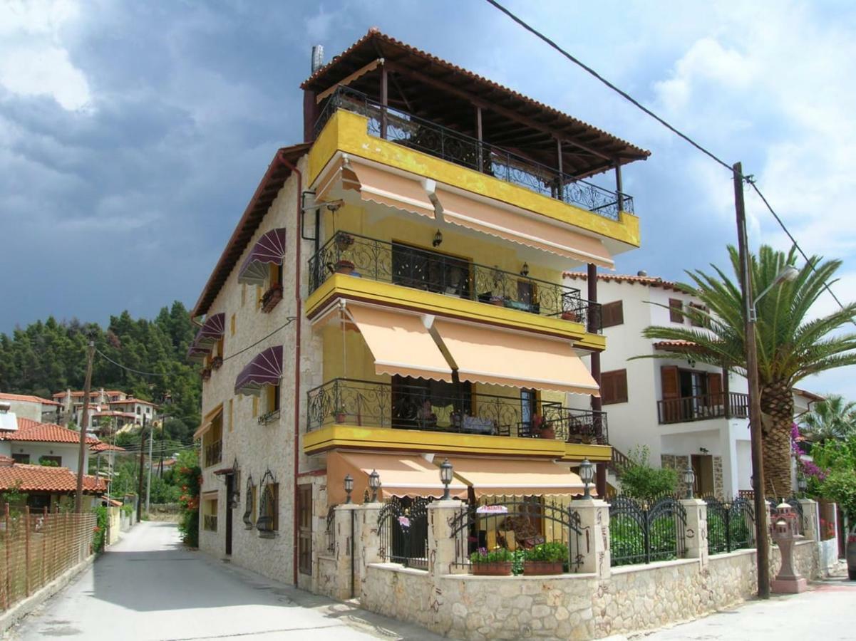 Comfortable Apartment Near The Central Beach Неа-Скиони Экстерьер фото