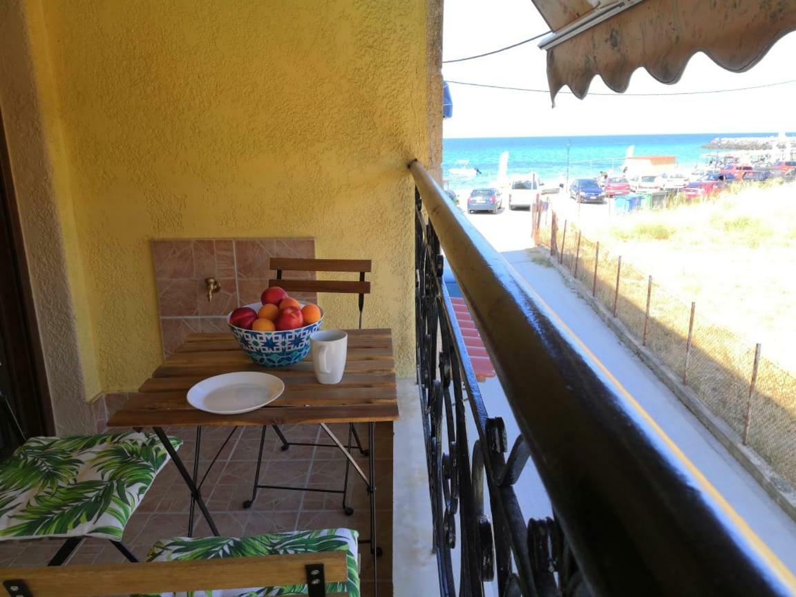 Comfortable Apartment Near The Central Beach Неа-Скиони Экстерьер фото